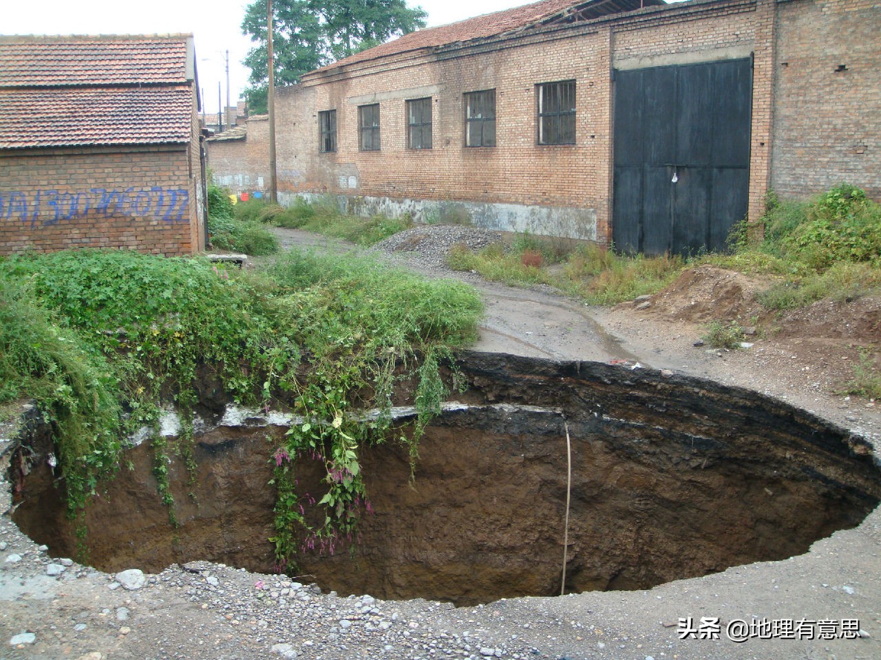 陕西公路桥梁垮塌致11人遇难，陕西公路桥梁垮塌致11人遇难1人失联