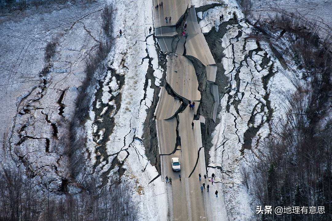 陕西公路桥梁垮塌致11人遇难，陕西公路桥梁垮塌致11人遇难1人失联