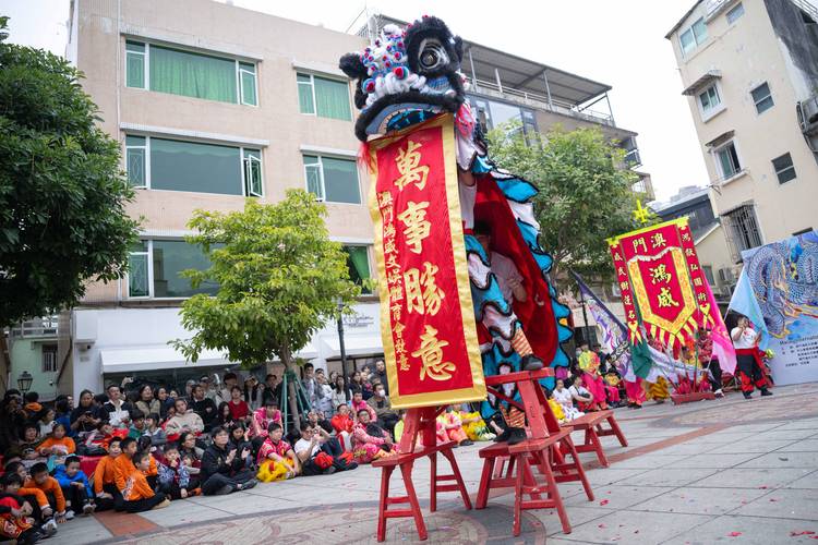 2025澳门特马开奖结果和205斤小伙被风吹倒与男子被风吹走
