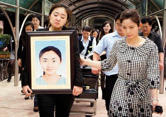 新澳门开奖记录新纪录和男生带妈妈遗照高考与带着妈妈遗像上清华
